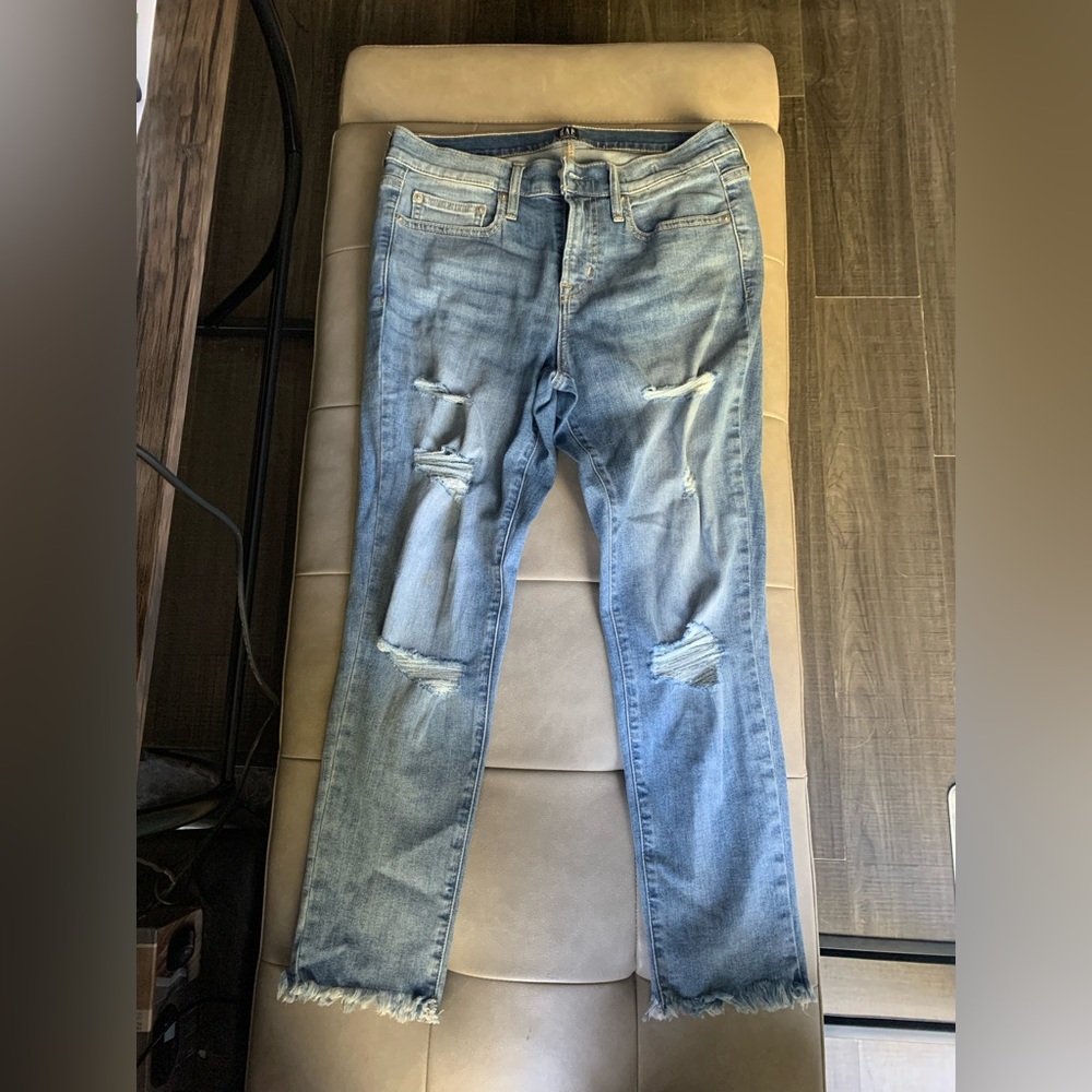 Women’s Gap Light Blue Denim True Skinny 29P Ripped/Distressed Jeans